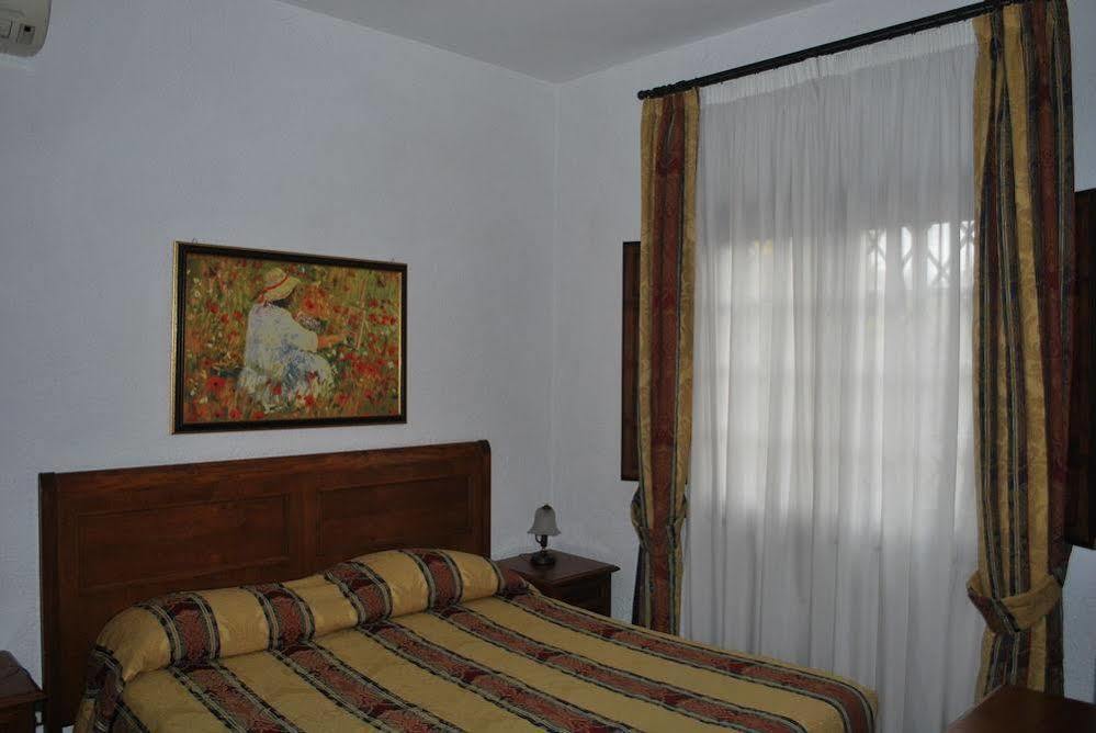 Lägenhetshotell Casale Mostacciano 3*